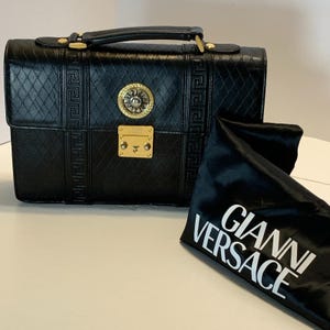 Vintage 80er Jahre Gianni Versace Schwarz Leder Aktentasche Medusa Sun Medaillon Staubbeutel Tasche