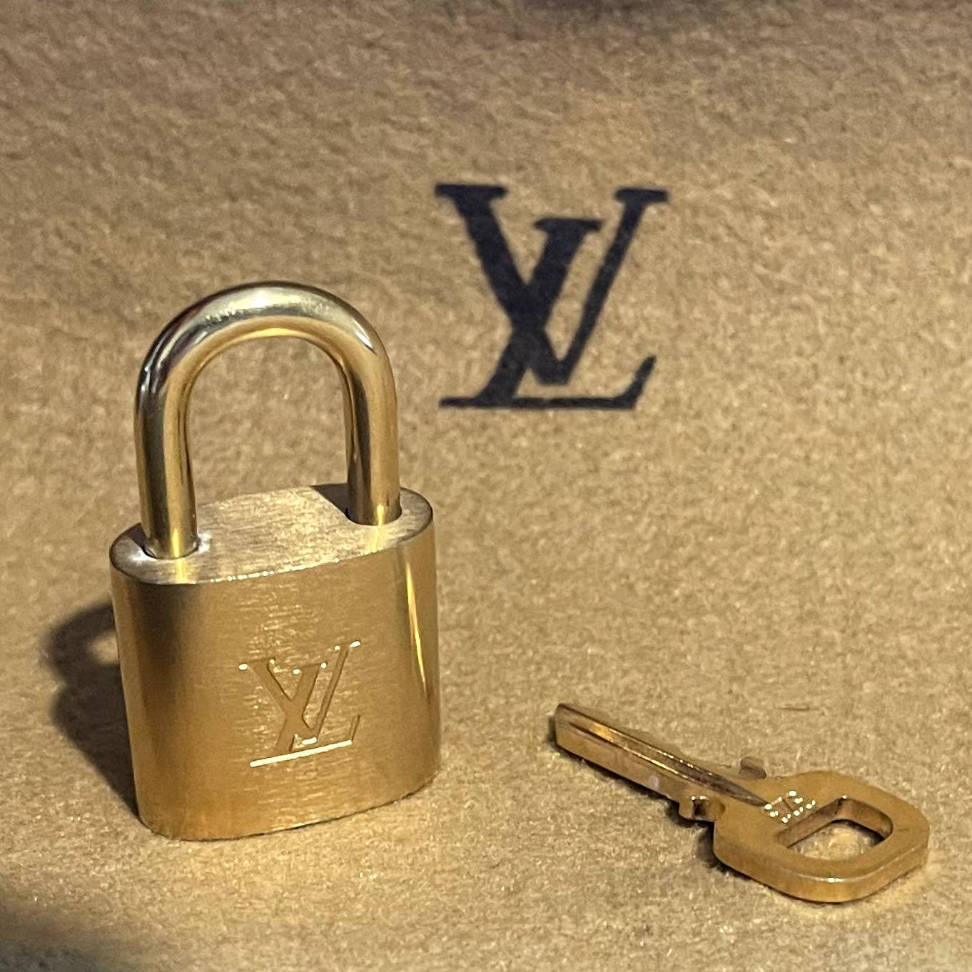 louis vuitton LV cuban chain with box lock 3D model 3D printable