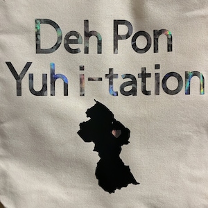 Cita de bolsa guyanesa "Deh pon yuh i-tation" con mapa