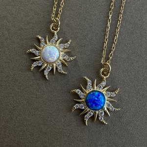 Sonne Halskette, Zierliche Opal Halskette, Sunburst Halskette, Elegante Weiß und Blau Opal Sonne Halskette, Sonnenschein Anhänger, Geschenk des Mama Tages,