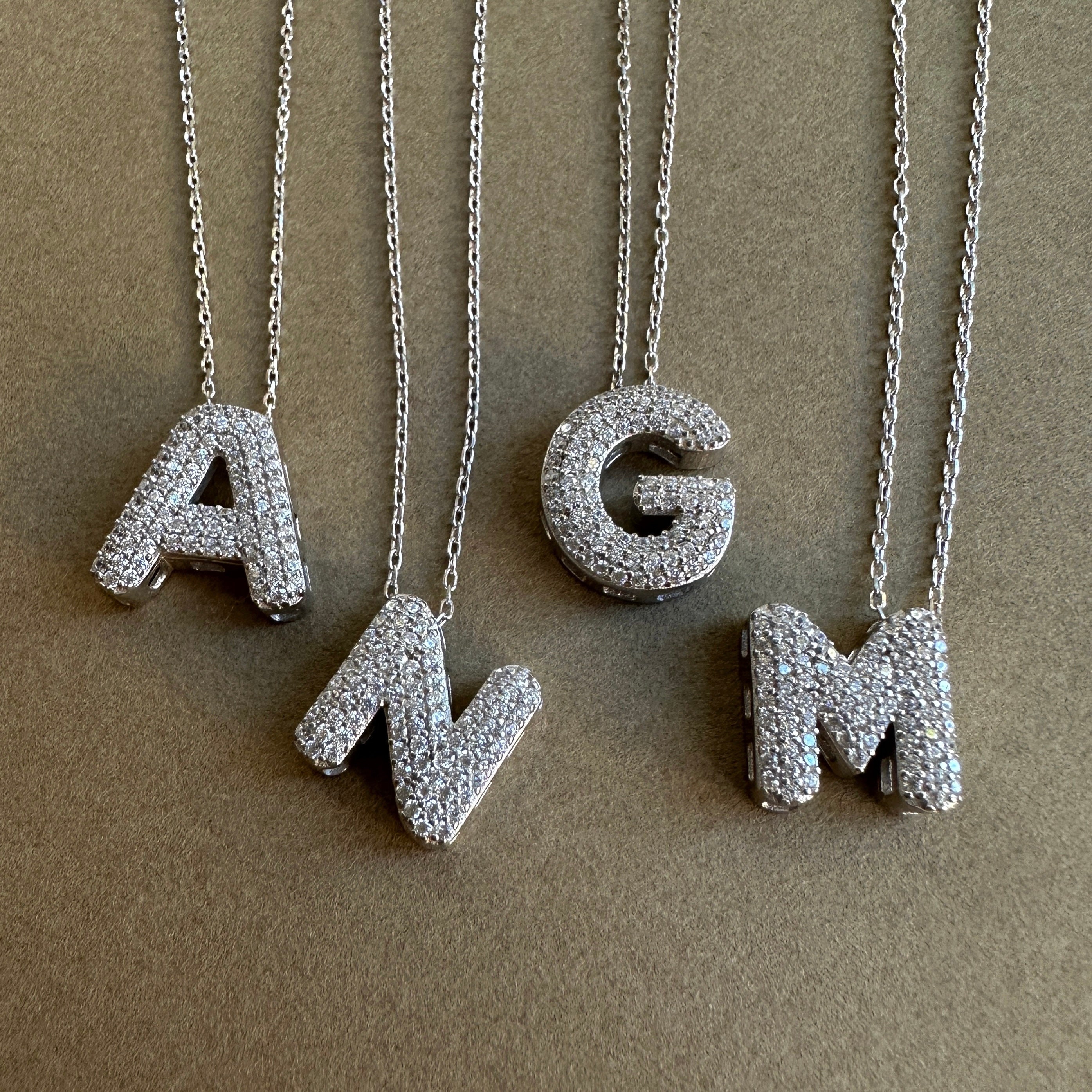 ネックレス・ペンダント Pave Puff Letter Necklace Bold Floating Pave Puff Initial Letter Necklace | Caitlyn