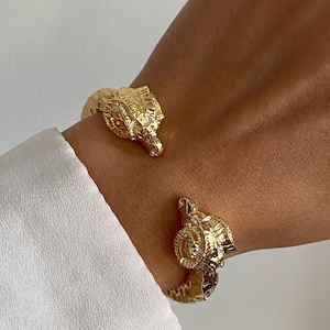 Double Headed Ram Head Cuff Bracelet, Adjustable Ram Bracelet, Brass Textured Bracelet, Animal Cuff Bracelet, Gift for Animal Lovers,