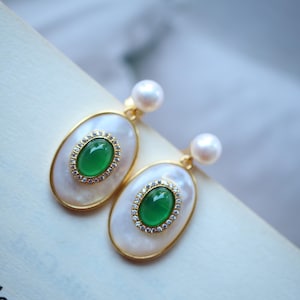 Oval Mother of Pearl Drop Earring with Green Agate|Unique bezel Chrysoprase drop Earrings\Vintage Gemstone earrings Silver\Mothers day gift
