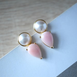 Conchiglia di conchiglia rosa a goccia naturale con orecchino di perla in argento/Gioielli di vera perla alla moda Art Déco/Orecchini unici con pietre preziose rosa da donna