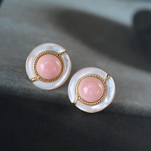 Natürliche rosa Conch Rosa Muschel Ohrringe|Pink Sea Shell Ohrstecker|Unbehandelte rosa Edelstein Cabochon Ohrringe|Pink Queen Conch Shell Ohrring