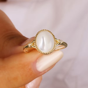Vintage Mother of Pearl Ring, White Pearl Ring, Minimalist Ring, Sterling Silver Ring, Promise Ring, Stackable Ring, Mother's Day Gift