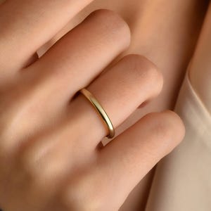 14K guld 2 mm vigselring, klassisk tunn ring för kvinnor och män, minimalistisk stapelring, vigselringar för kvinnor, julklapp, present till henne