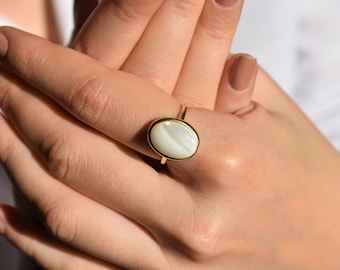 Vintage Mother of Pearl Ring, White Pearl Ring, Gift for Her, Sterling Silver Ring, Promise Ring, Stackable Ring, Rings For Women