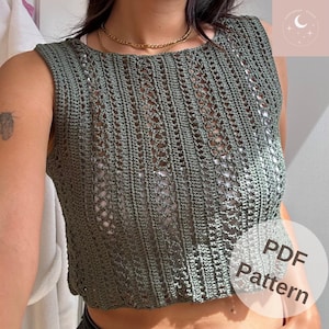 Op de afbeelding: Een gehaakt topje met een groen, open steekpatroon. Het topje is mouwloos en heeft een ronde hals. De tekst "PDF Pattern" is zichtbaar in de rechterbenedenhoek van de afbeelding.