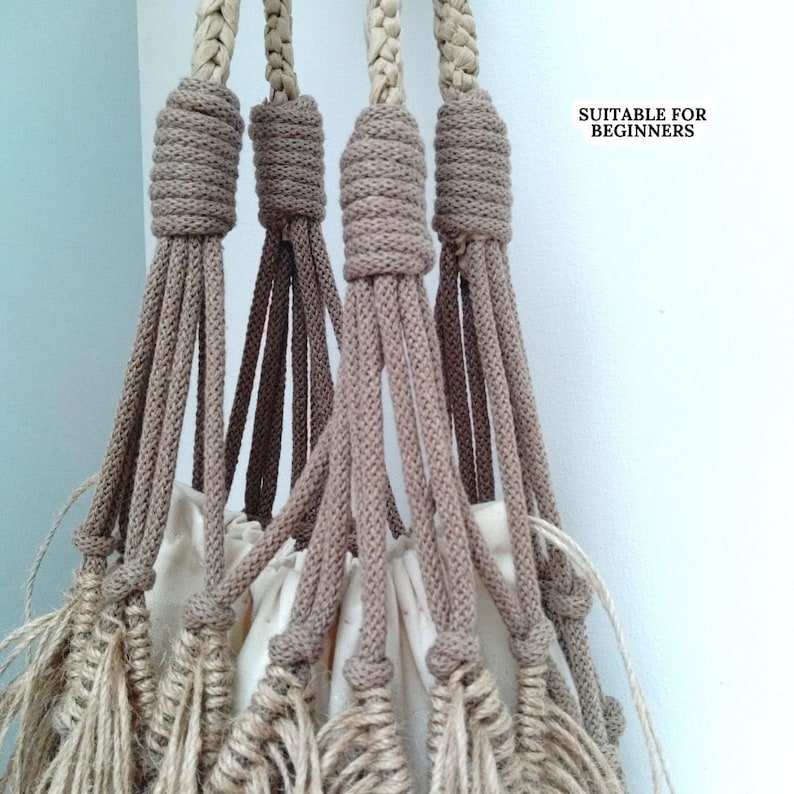 May include: Close-up of the knotted ends of four beige macrame cords, with a white fabric bag in the centre. The text "SUITABLE FOR BEGINNERS" is visible in the top right corner of the image.
