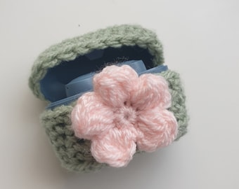 Crochet flower airpods case