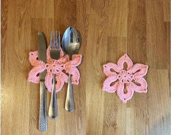 Crochet flower utensil holder