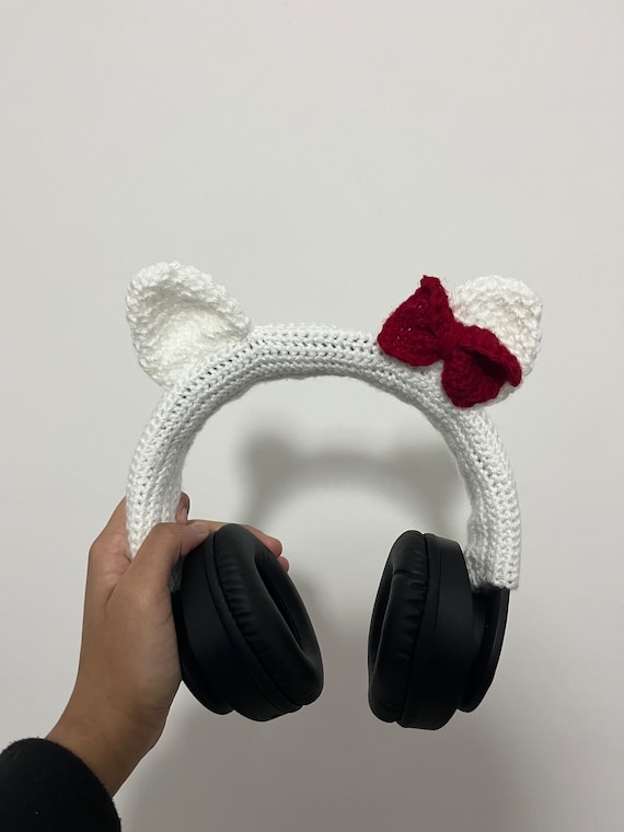 Crochet Hello Kitty headphone cover