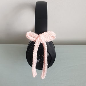 Crochet bow headphone accessory