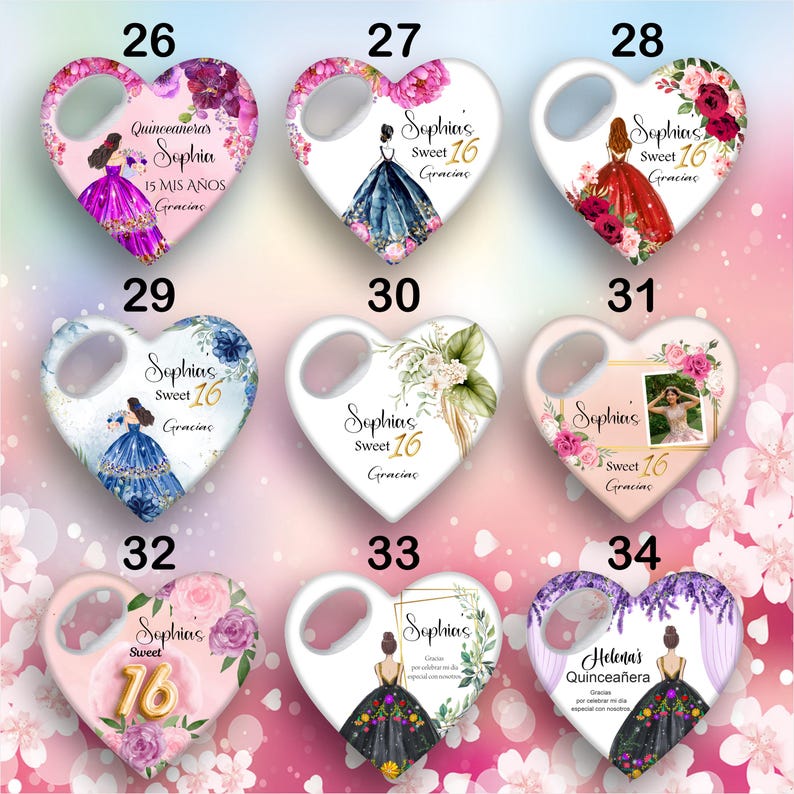 Op de afbeelding: Twaalf hartvormige flessenopeners met verschillende ontwerpen. Elke flessenopener heeft een ander ontwerp met een meisje in een jurk, bloemen en tekst. De tekst bevat "Sophia's Sweet 16" en "Helena's Quincea&ntilde;era".