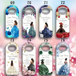 Op de afbeelding: Tien verschillende ontwerpen voor flessenopeners met een quincea&ntilde;era-thema. Elk ontwerp heeft een ander bloemenpatroon en een jonge vrouw in een jurk. De tekst op de flessenopeners bevat de naam "Sophia Martinez", de datum van de gebeurtenis en de zin "Mis XV A&ntilde;os".