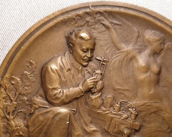 Concours Lėpine Bronze French Art Medal petits fabricants Trompette femme inventeurs