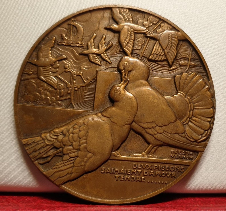 Médaille En Bronze « Deux Pigeons S’aimaient D’amour Tendre » Par Jean Vernon - Pièce Ancienne