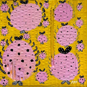 Insectos rosados Obra original contemporánea Acrílico sobre cartón reciclado 19,5 *20 cm Arte original colorido Artista autista Arte animal rosa