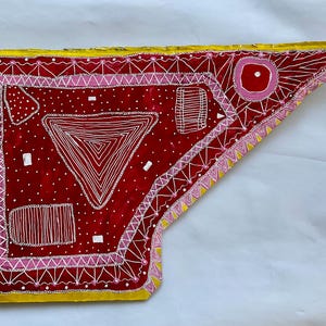 Tiburón. Obra contemporánea original de Anna Margaretha Pettersson. Acrílico sobre cartón reciclado. 22,5 x 37 cm.