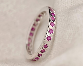 Naturlig rubin alliansring, vigselring i sterlingsilver, födelsesten i juli, storlek 6.75