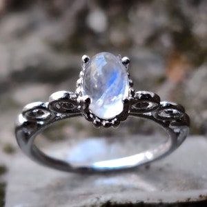 Natural Rainbow Moonstone Gemstone Ring, Blue Hues Moonstone Ring, Statement Ring, Anniversary Ring, Gift For Her, 925 Solid Sterling Silver