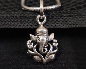 Colgante de Ganesha en plata de ley 925: joyería bohemia de dios hindú, peso ligero de 10,75 quilates.