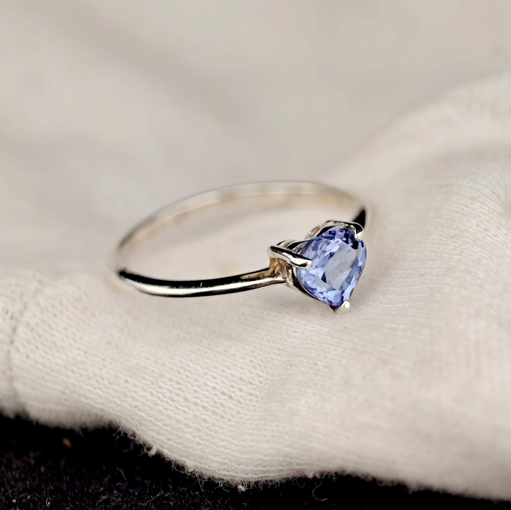 タンザナイト ソーティング付ハートシェイプ ソリティアリング 5.427ct 