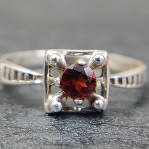 Natural Round Garnet Ring,925 Sterling Silver Red Garnet Handmade Jewellery,January Birthstone,Anniversary Gift,Minimalist Ring,Bridal Ring