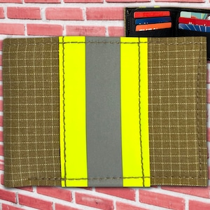 Equipo de protección para bomberos color caqui y billetera de cuero con personalización opcional