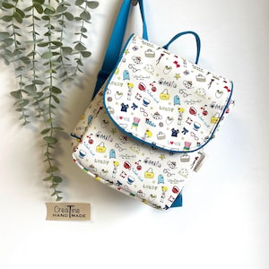 Mini Kinderrucksack aus Kunstleder - Kawaii Muster - für KiTa -Krippe -Kindergarten - weiß/blau/bunt ab 1 Jahr - Geburtstag