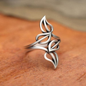 Leaves Silver Ring 925 Sterling Silver Nature-Inspired Jewelry Elegant Leaf Design Adjustable Ring for Nature Lovers Unique Gift