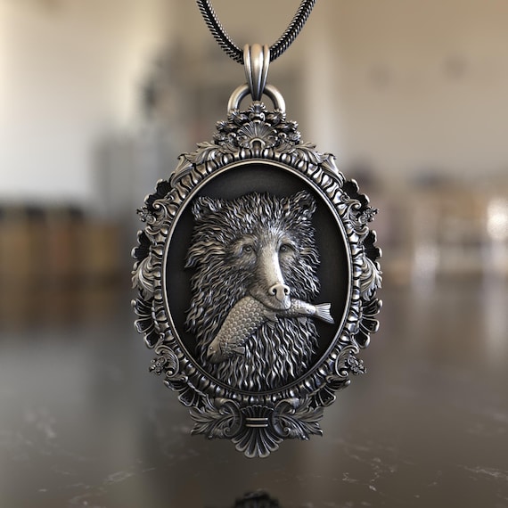A hyper-detailed bear-catching-fish pendant in 925 silver — the kind of narrative, sculptural jewelry that stops people in their tracks.