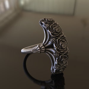 Stunning Flowers Engraved Ring, Oxidized Silver Rose Ring, Handmade Unique Women Ring, Floral Jewelry, Elegant Ring, Mothers Day Gift