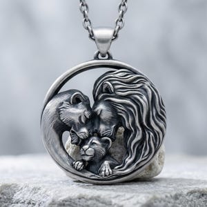 Löwenfamilien-Anhänger-Halskette, Sterlingsilber, Tieranhänger, Mutter-Vater-Junges-Schmuck, handgefertigtes 925er-Silber-Wildtiergeschenk, poliertes Familienband Bild 8