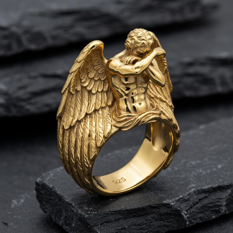 Bague ange pleureur, argent sterling 925 or vermeil, anneau sculpture ange déchu, bijoux gothiques pour homme image 1
