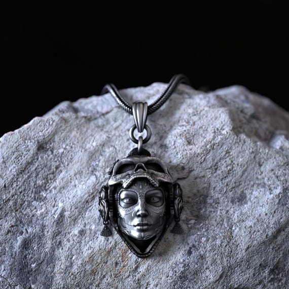 Collana con teschio di zucchero in argento sterling: gioielli All Souls Dia Del Los Muertos, ciondolo con teschio messicano - Italia Collana con teschio di zucchero in argento sterling: gioielli All Souls Dia Del Los Muertos, ciondolo con teschio messicano - Italia