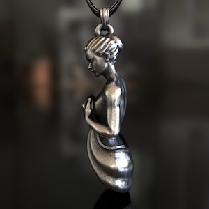 Eleganter Frauenanhänger, 925 Sterlingsilber, handgefertigter, feminin inspirierter Schmuck, Unisex-Symbol für Stärke, Schönheit, einzigartiges Statement-Stück Bild 1