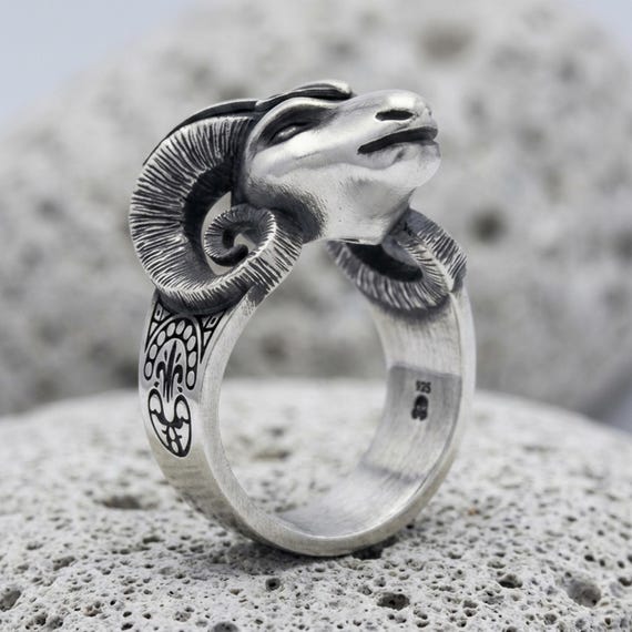 Handcrafted 925 Sterling Silver Sheep Ring, Animal-Inspired Jewelry, Unisex Design, Perfect Gift for Animal Lovers and Farm Enthusiasts