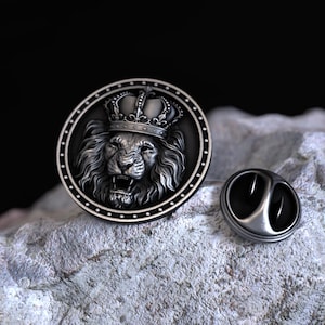 Lion King Lapel Pin Sterling Silver, Handcrafted Lion Face Pin with Crown, Detailed Animal Jewelry, Luxury Lion Gift for Men