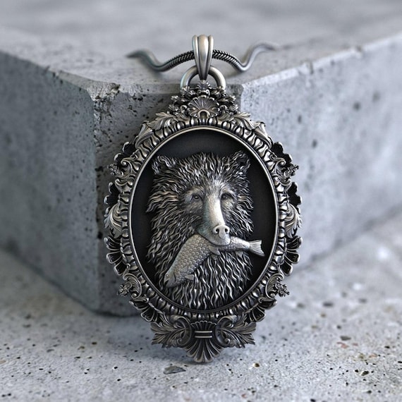 A hyper-detailed bear-catching-fish pendant in 925 silver — the kind of narrative, sculptural jewelry that stops people in their tracks.