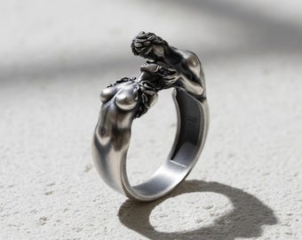 Two Lovers Kissing Ring - 925 Sterling Silver Romantic Design - Handmade Craftsmanship Unique Love Symbol Jewelry