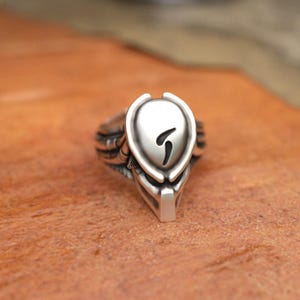 Predator Silver Ring, 925 Sterling Silver, Unisex Sci-Fi Movie Fan Accessory, Unique Gift for Alien Hunters, Film Enthusiasts, Collectors