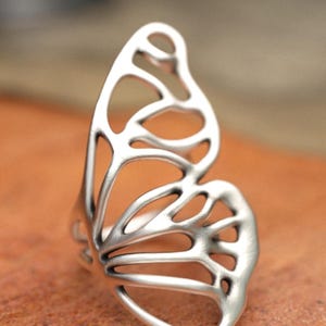 Butterfly Wing Ring - 925 Sterling Silver - Nature&#39;s Elegance - Handcrafted Detail - Ethereal Beauty - Limited Edition Enchanting Accessory