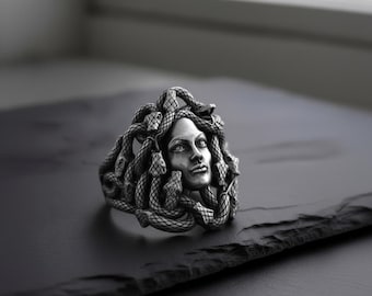 アンティークリング　ゴルゴネイオン メデューサ SILVER925 925スターリングシルバーリング、メデューサ・ゴルゴンヘッドデザイン