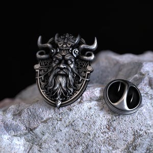 Viking Warrior Lapel Pin 925 Sterling Silver Norse God Head Pin with Horned Helmet Detailed Design Perfect Gift for Norse Mythology Fans