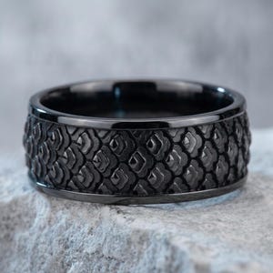 Gold Men Wedding Ring Japanese Art Inspired Wave Pattern Unique Engagement Band Traditional Craftsmanship Timeless Elegance Limited Edition Black Rhodium Plated