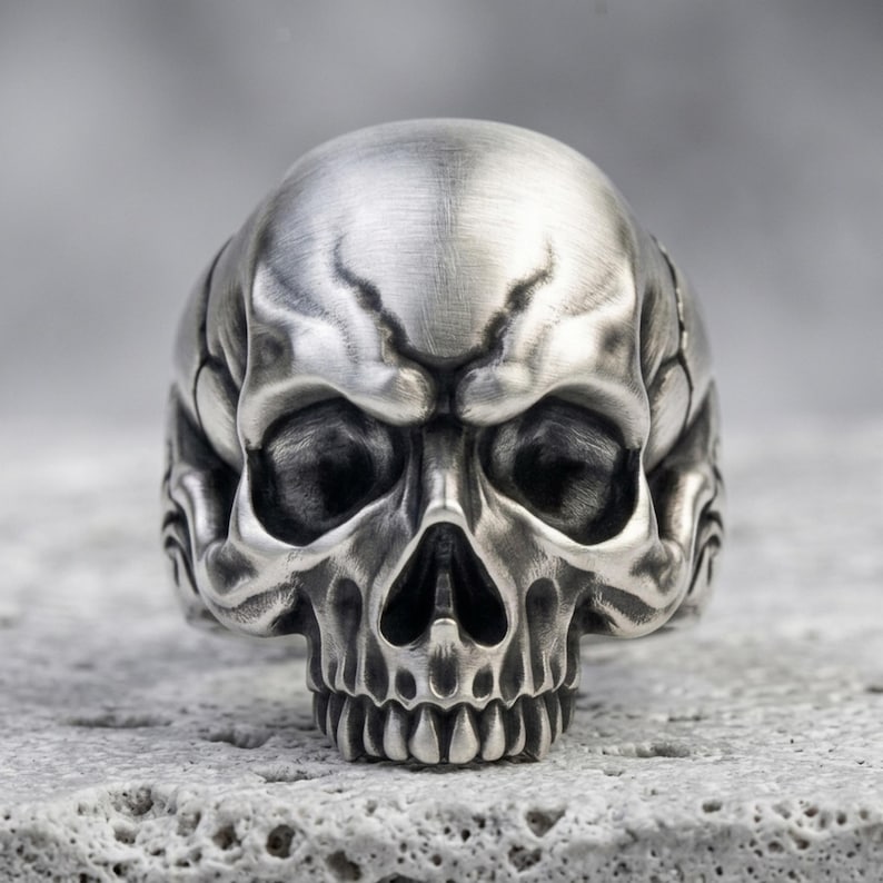 Injured Skull 925 Silver Ring, Unusual Punk Style, Handcrafted, Adjustable Size, Unisex, Unique Gift, Edgy Design, Gothic Fashion Accessory Oxidized Matte