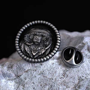 Handcrafted Sterling Silver Bear Head Lapel Pin, Detailed Animal Totem Brooch 925 Silver Men’s Wildlife Accessory Rustic Nature-Inspired Pin