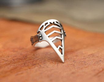 Anillo geométrico azteca de plata 925 hecho a mano - Joyería única y llamativa